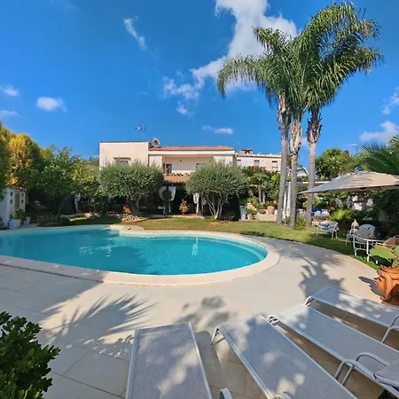 The Queen's House Willa