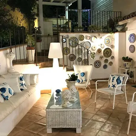 Willa The Queen's House