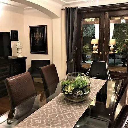 The Queen's House Willa