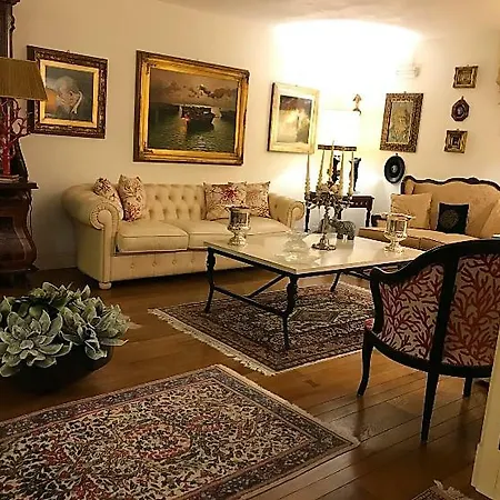 The Queen's House Willa