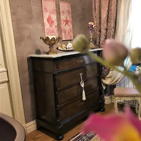 The Queen's House Willa